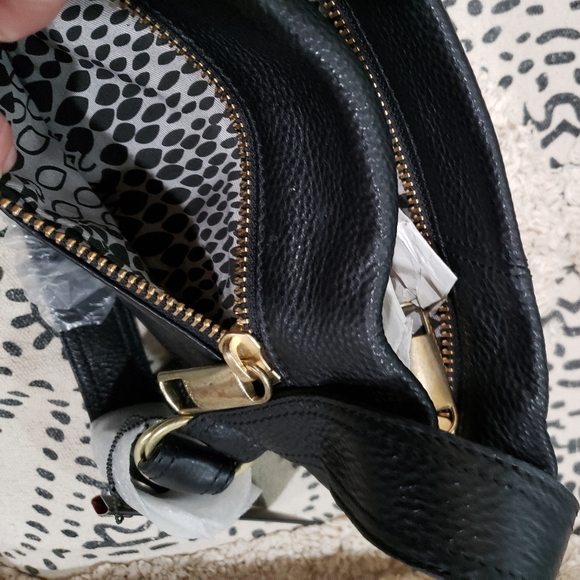 NEW NIXON BLACK LEATHER CROSSBODY BAG - Picture 3 of 13